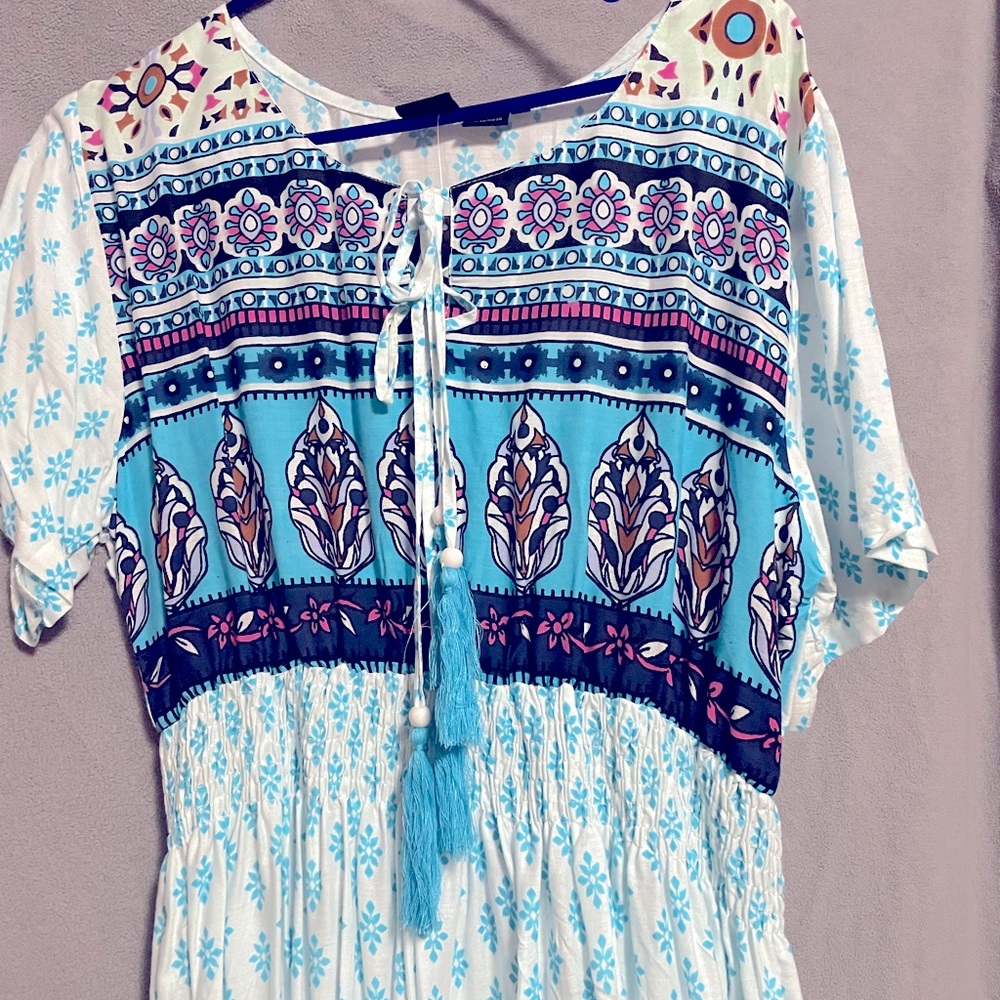 Fun cool maxi dress size medium NWT